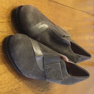 Woman’s Earthies wedge shoes. Size 9.5. Taupe suede. So elegant.